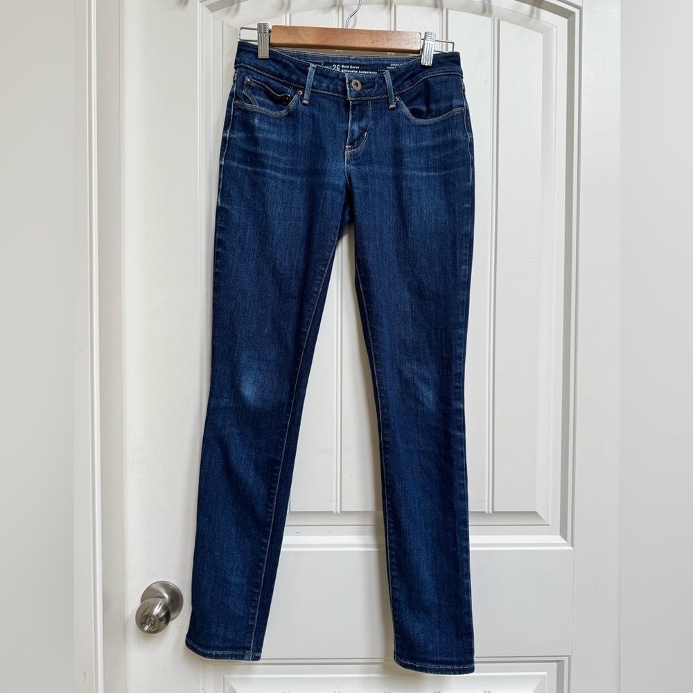 Levi’s Bold Curve Modern Rise Skinny Jean. 26” by 32” (measures 29”)